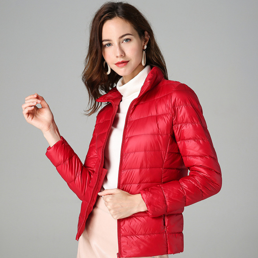 Myra™ | Giacca ultraleggera in piuma con eleganti pieghe