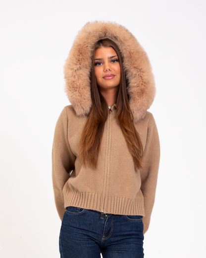 Sophia | Giacca lavorata a maglia con cappuccio in pelliccia sintetica