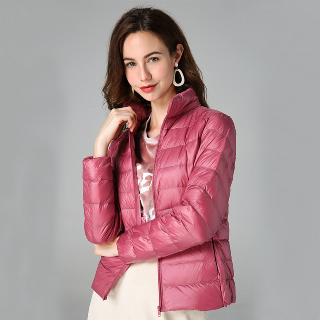 Myra™ | Giacca ultraleggera in piuma con eleganti pieghe