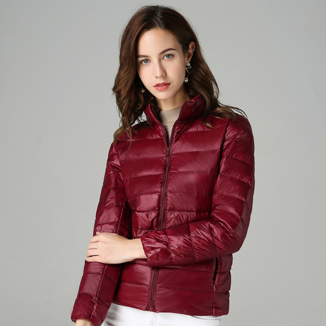Myra™ | Giacca ultraleggera in piuma con eleganti pieghe
