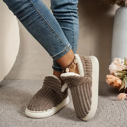 SnuggleStep™ | Pantofole unisex in peluche antiscivolo